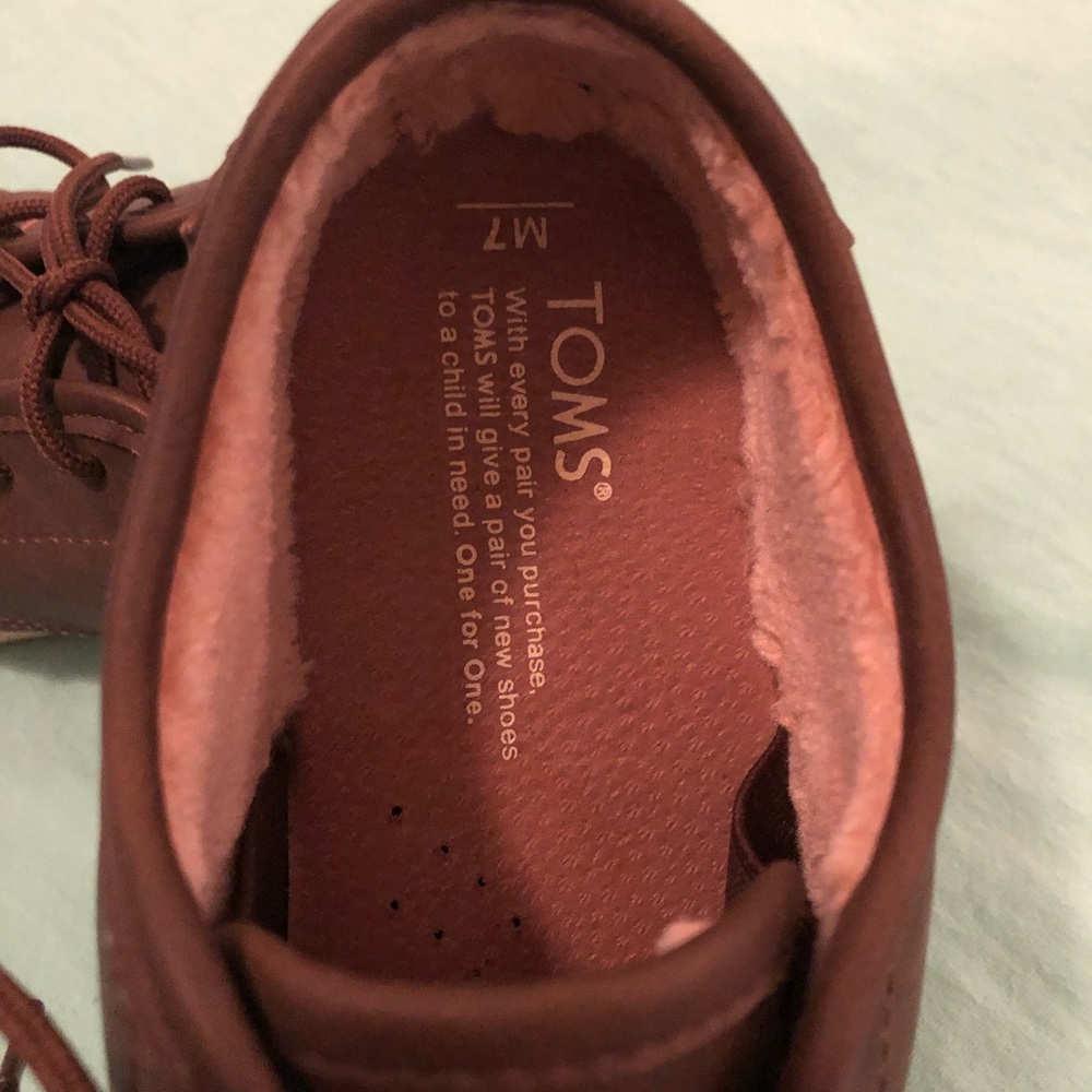 Toms - Picture 3 of 4